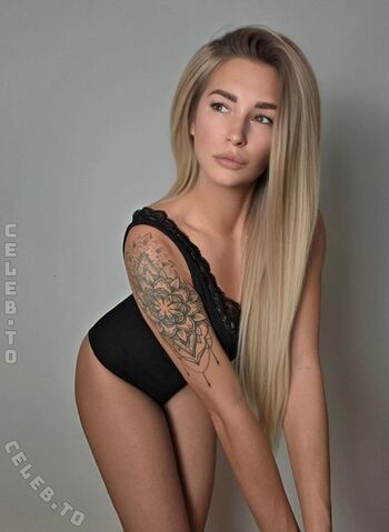 blonde_model