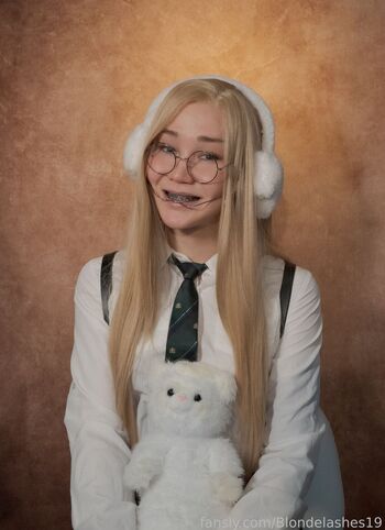 Blondelashes19
