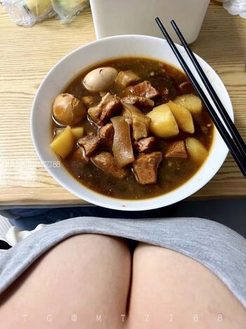 Boduoyejieni 妮妮子