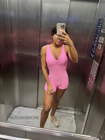 Brazilian Hotwife
