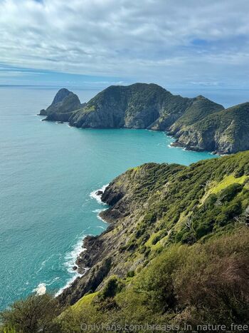 breasts_in_nature_free