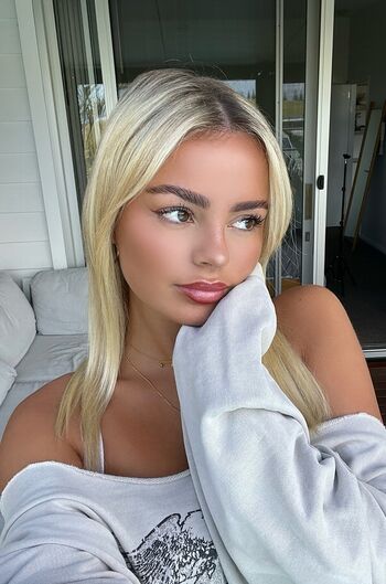 Full leaked Brontesheppeard private onlyfans photo
