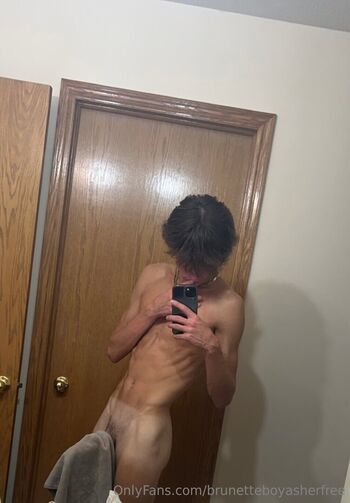 brunetteboyasherfree