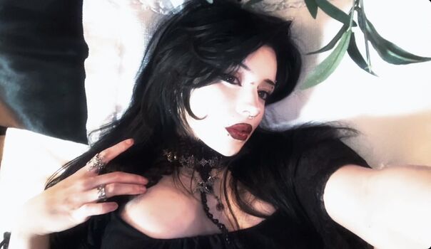 BuffGothMom
