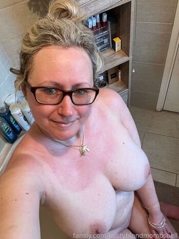 Full leaked Bustyblondmombshell private onlyfans photo