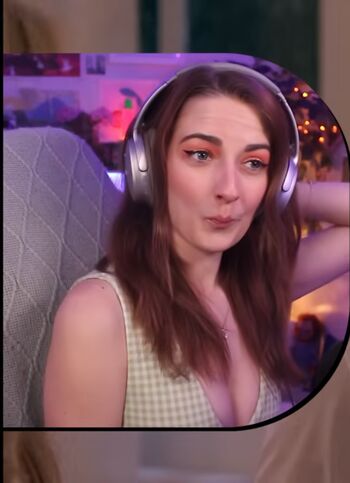 Caitlin Marie Reacts