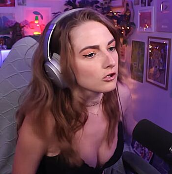 Caitlin Marie Reacts