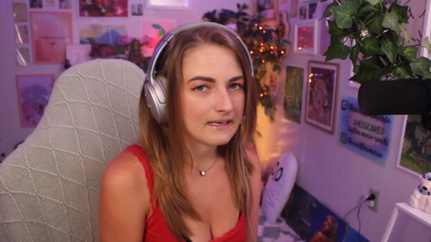 Caitlin Marie Reacts