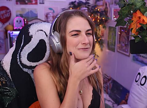 Full leaked Caitlin marie reacts private onlyfans photo