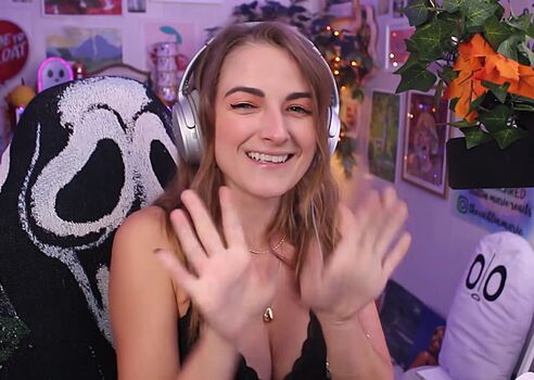 Full leaked Caitlin marie reacts private onlyfans photo