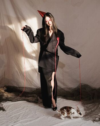 caitlyn.park / Moscot girl