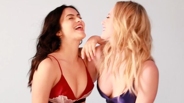 Camila Mendes