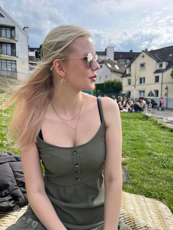 Full leaked Cara lb private onlyfans photo