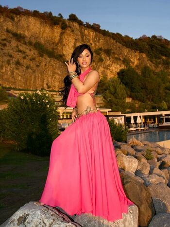 Full leaked Cardi b private onlyfans photo