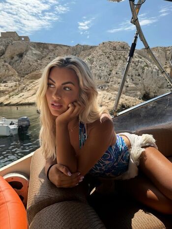 Full leaked Carla moreau page private onlyfans photo