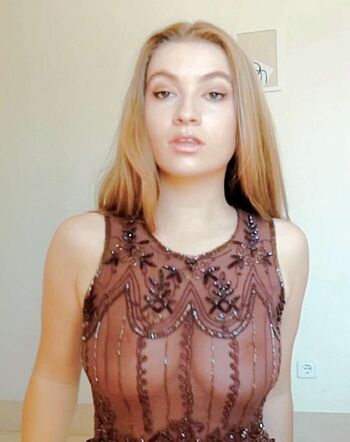 Carlota Bmendo