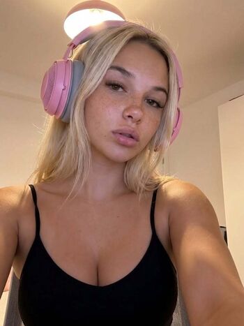 Full leaked Carlypurrsxo private onlyfans photo