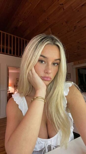 Full leaked Carlypurrsxo private onlyfans photo