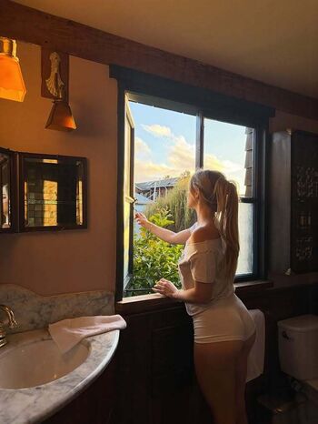 Full leaked Caroline zalog private onlyfans photo