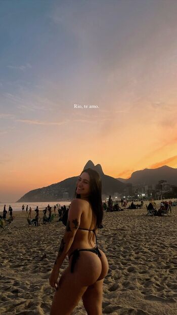 carolinecostaofficial_