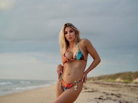 Cassie Lee
