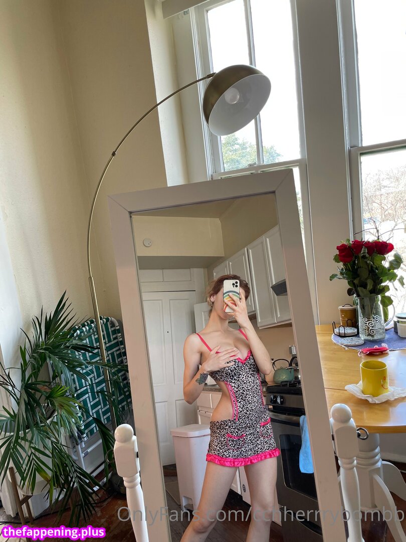 cchherrrybombb / chxrrybomb / https: Fotografie OnlyFans Dezbrăcată #12