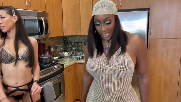 Full leaked Chanyamiddleton private onlyfans photo