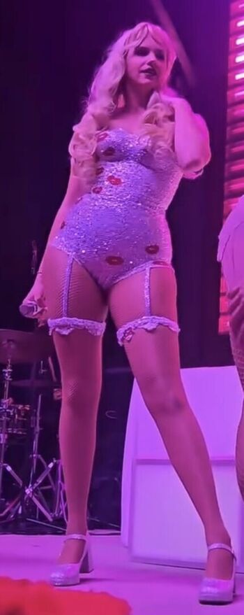 Charity Eden / Taylor Swift Impersonator