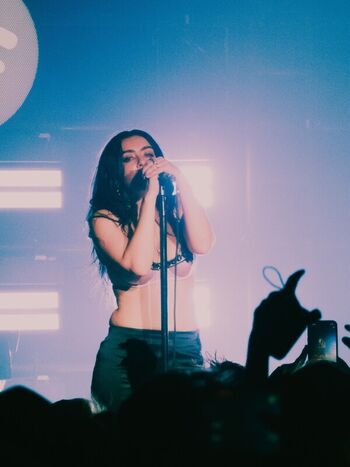 Full leaked Charli xcx private onlyfans photo