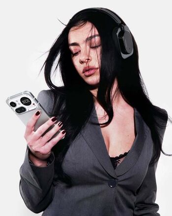Full leaked Charli xcx private onlyfans photo