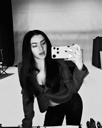 Full leaked Charli xcx private onlyfans photo