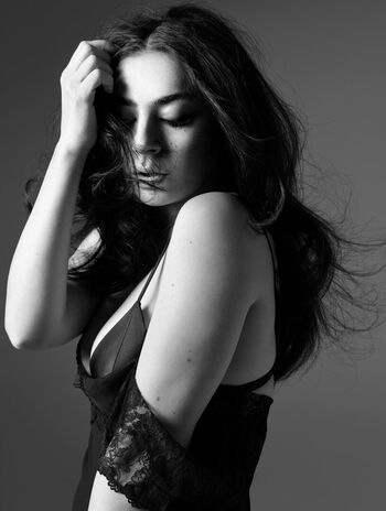 Full leaked Charli xcx page private onlyfans photo