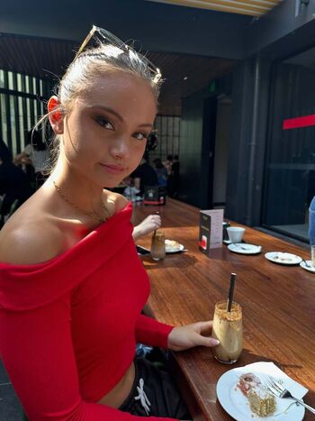 Chelsea Mayer / chelsea.m.2007 / chelsea.m.07