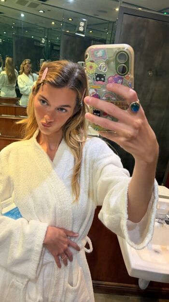 Full leaked Chloe east private onlyfans photo