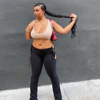 Full leaked Chloecvlogs private onlyfans photo