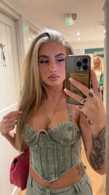 Full leaked Chloewxlker private onlyfans photo