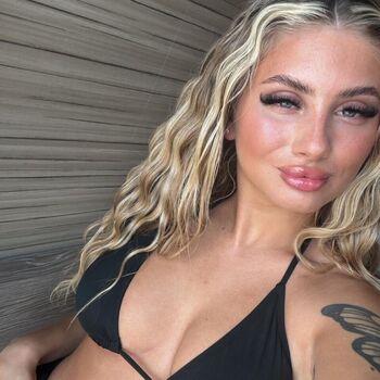 Full leaked Chloewxlker private onlyfans photo