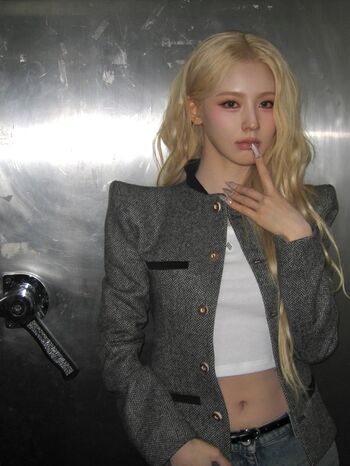 Cho Mi-yeon (Miyeon) - i-dle [(G)I-dle]