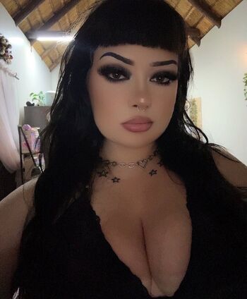 Full leaked Oftenelle/ private onlyfans photo