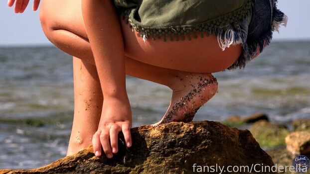 Full leaked Cinderella girl private onlyfans photo