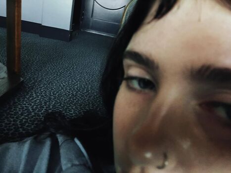 Full leaked Clairo private onlyfans photo
