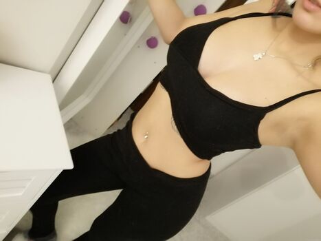 Full leaked Claudiabavel private onlyfans photo
