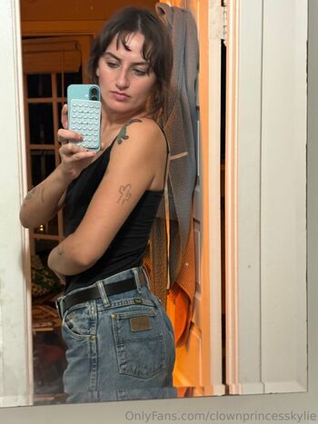 Full leaked Clownprincesskylie private onlyfans photo