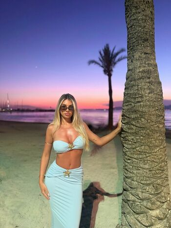 Full leaked Corinaboznea private onlyfans photo