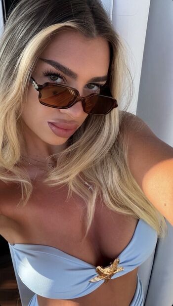 Full leaked Corinaboznea private onlyfans photo