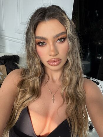 Full leaked Corinaboznea private onlyfans photo
