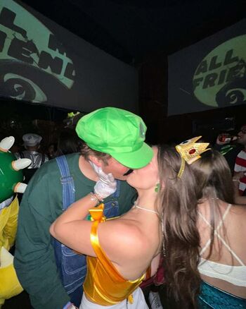 Cortney Gibson / Cortneycgibson