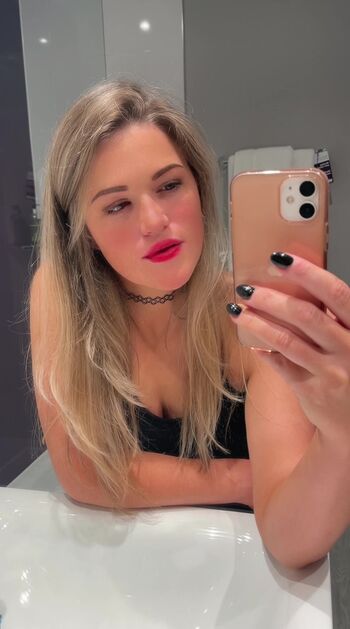 Full leaked Courtney pose page private onlyfans photo