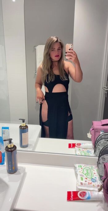 Full leaked Courtney pose page private onlyfans photo