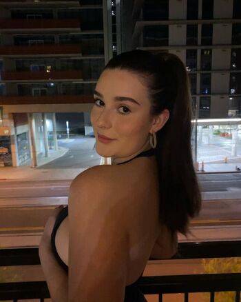 Courtney Tarr